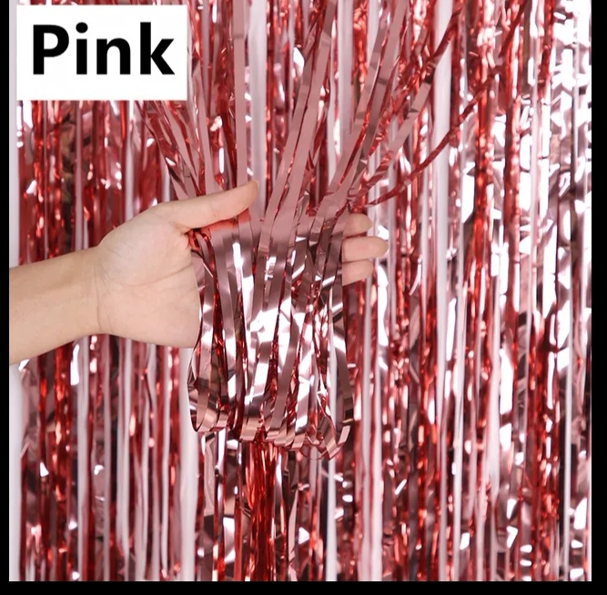 Pinkfarbener Lametta-Vorhang